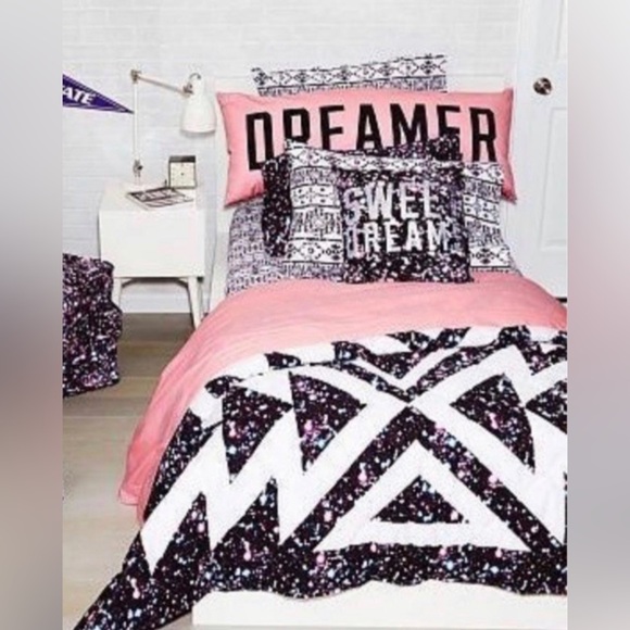 NEW VS PINK GALAXY THROW PILLOW SWEET
DREAMS - Picture 7 of 7